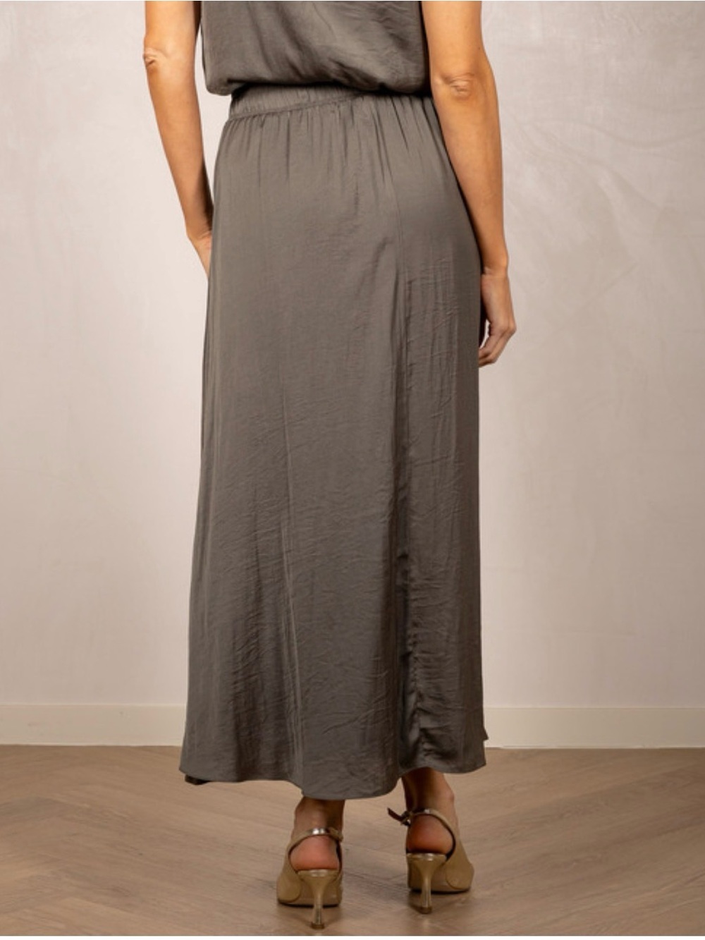 Zara Gray Maxi Skirt with Elastic Waist - Picture 2 of 7